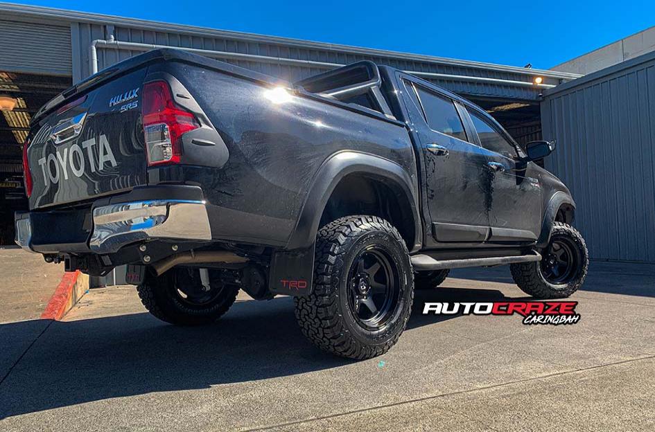 TOYOTA HILUX N80 4WD SHOK MATTE BLACK